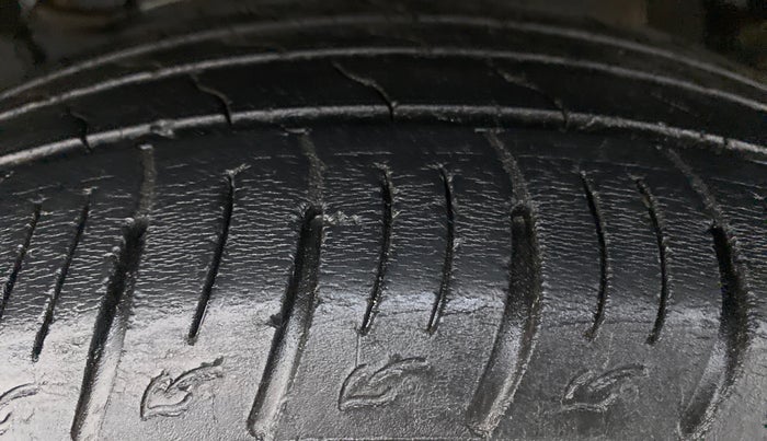2018 Maruti Vitara Brezza ZDI PLUS DUAL TONE, Diesel, Manual, 88,493 km, Left Front Tyre Tread