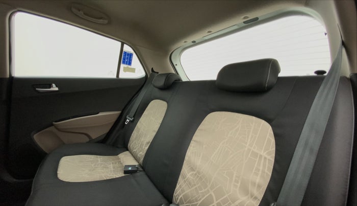 2015 Hyundai Grand i10 ASTA 1.2 (O) VTVT, Petrol, Manual, 55,142 km, Right Side Rear Door Cabin