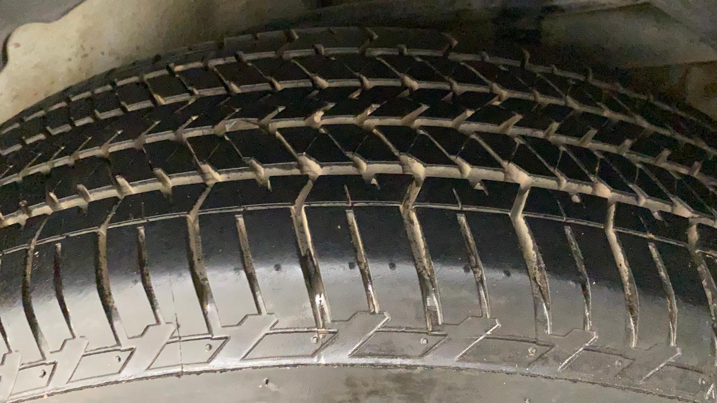 2015 Mahindra XUV500 W6, Diesel, Manual, 56,328 km, Left Rear Tyre Tread