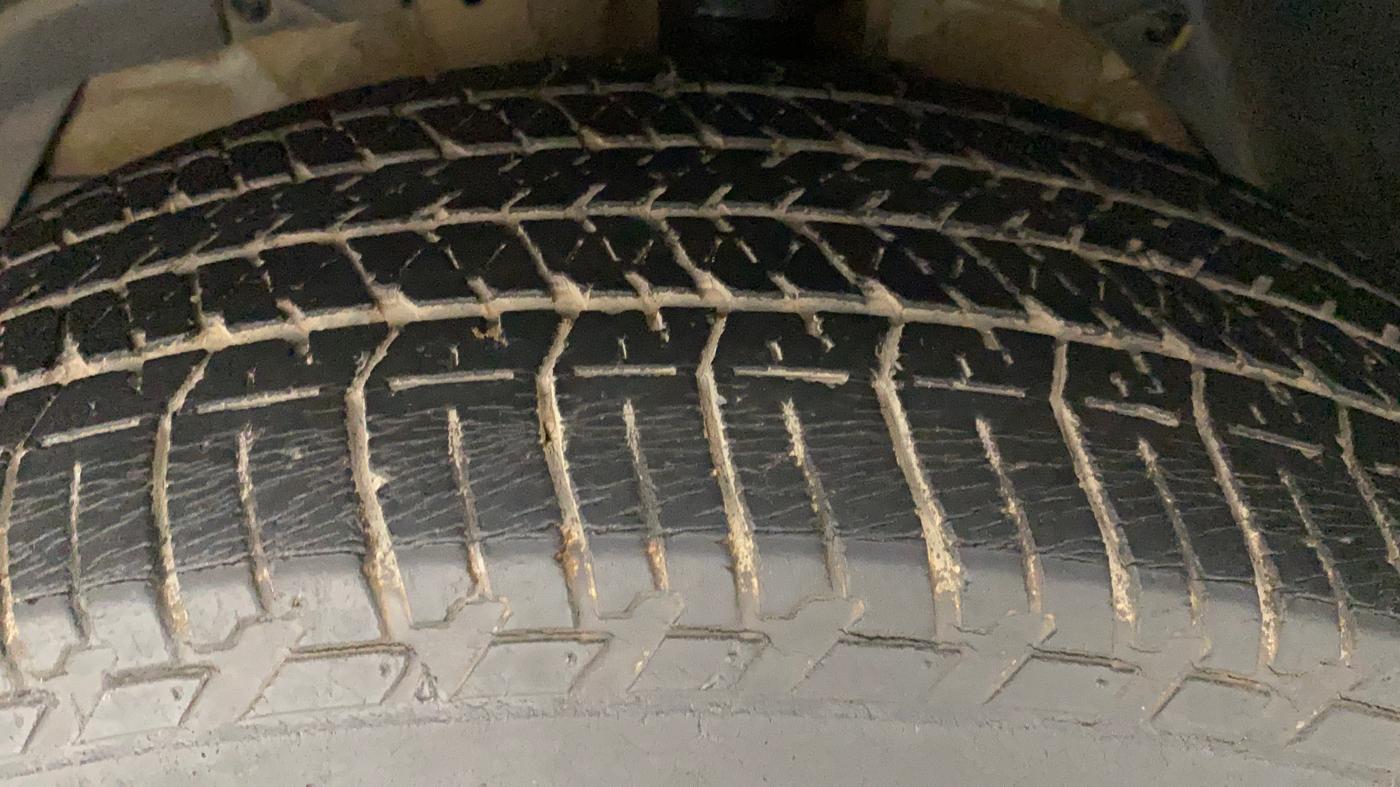 2015 Mahindra XUV500 W6, Diesel, Manual, 56,328 km, Left Front Tyre Tread