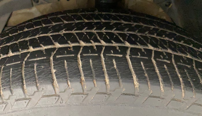 2015 Mahindra XUV500 W6, Diesel, Manual, 56,328 km, Left Front Tyre Tread