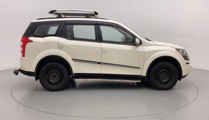 2015 Mahindra XUV500 W6, Diesel, Manual, 56,328 km, Right Side View