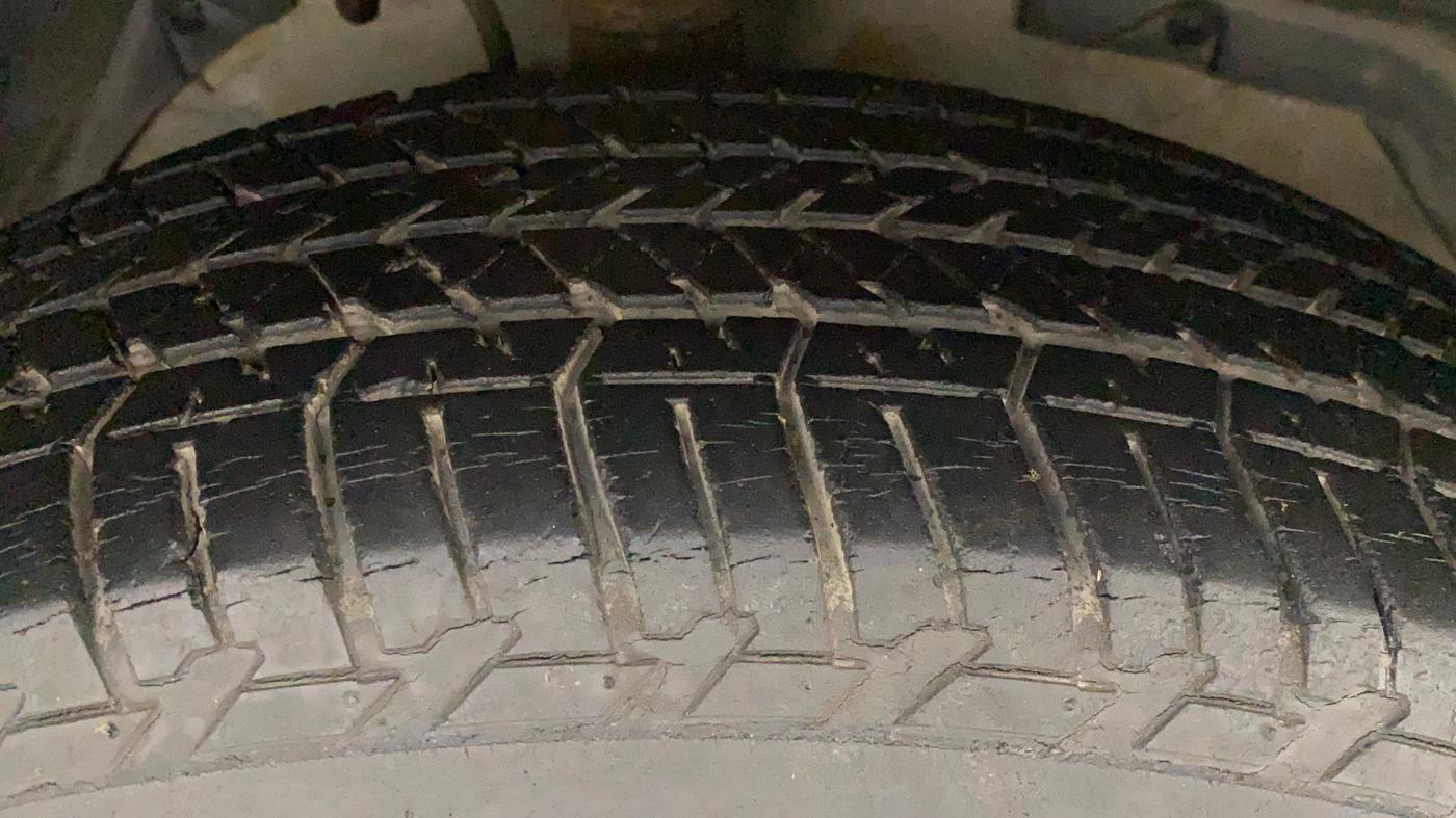 2015 Mahindra XUV500 W6, Diesel, Manual, 56,328 km, Right Front Tyre Tread