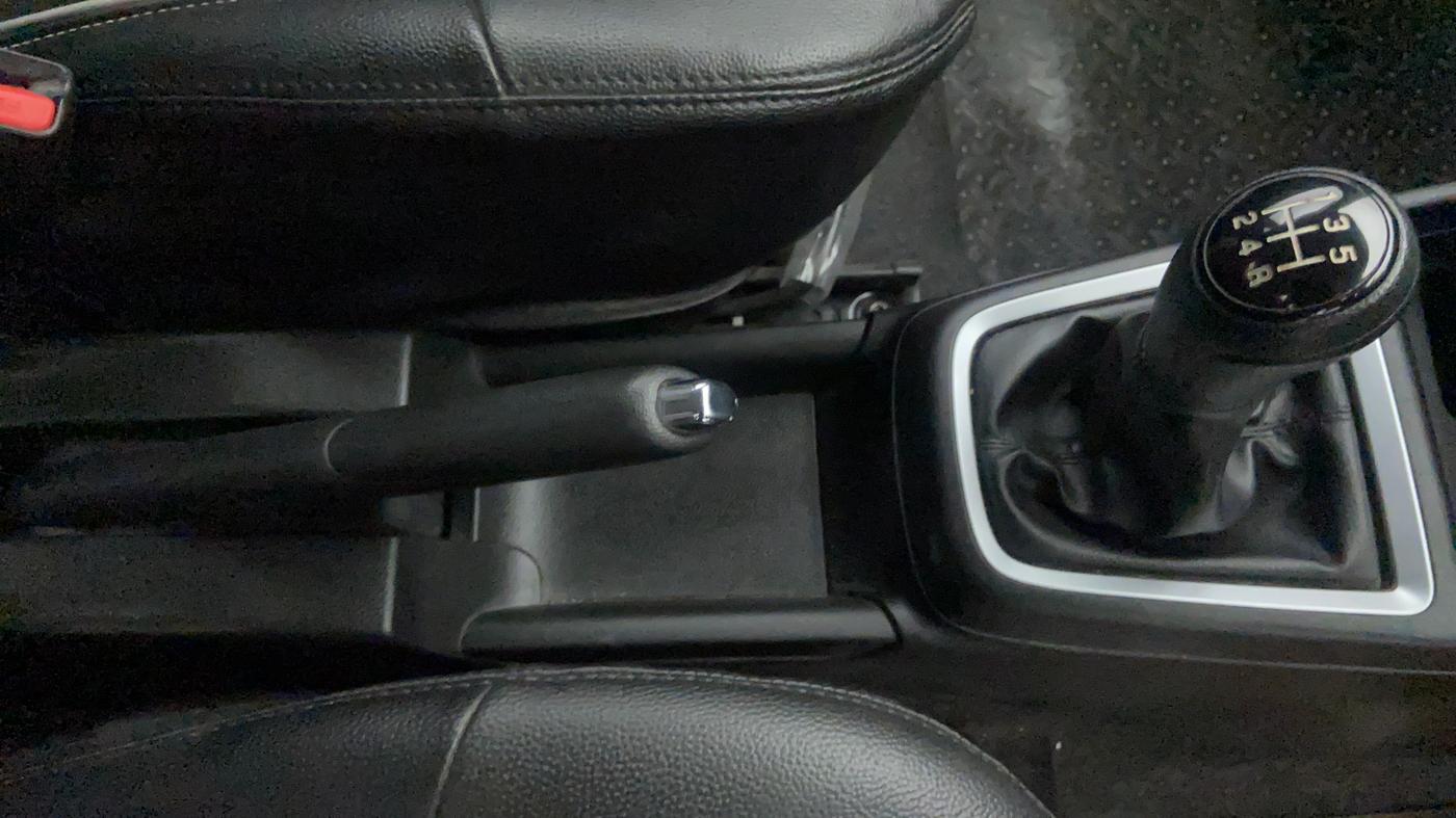 2019 Maruti Swift VXI, Petrol, Manual, 19,656 km, Gear Lever