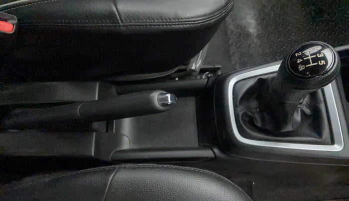 2019 Maruti Swift VXI, Petrol, Manual, 19,656 km, Gear Lever