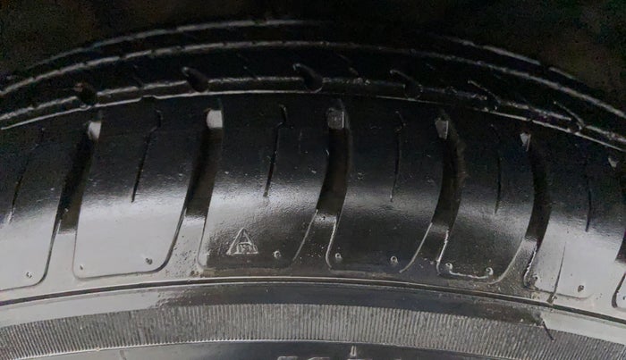 2019 Maruti Swift VXI, Petrol, Manual, 19,656 km, Right Front Tyre Tread