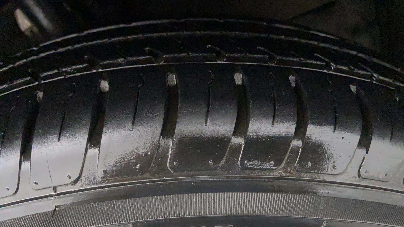 2019 Maruti Swift VXI, Petrol, Manual, 19,656 km, Left Front Tyre Tread