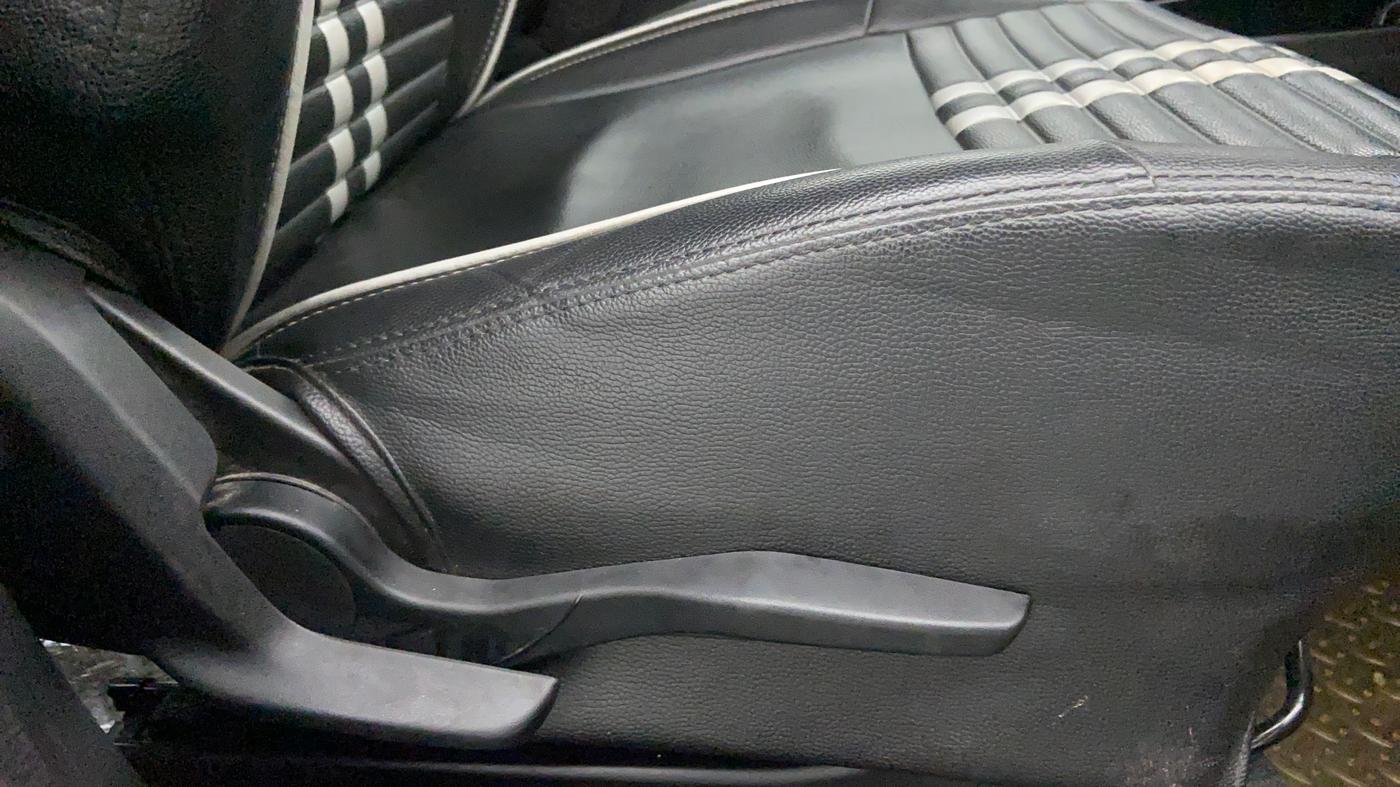 2019 Maruti Swift VXI, Petrol, Manual, 19,656 km, Driver Side Adjustment Panel