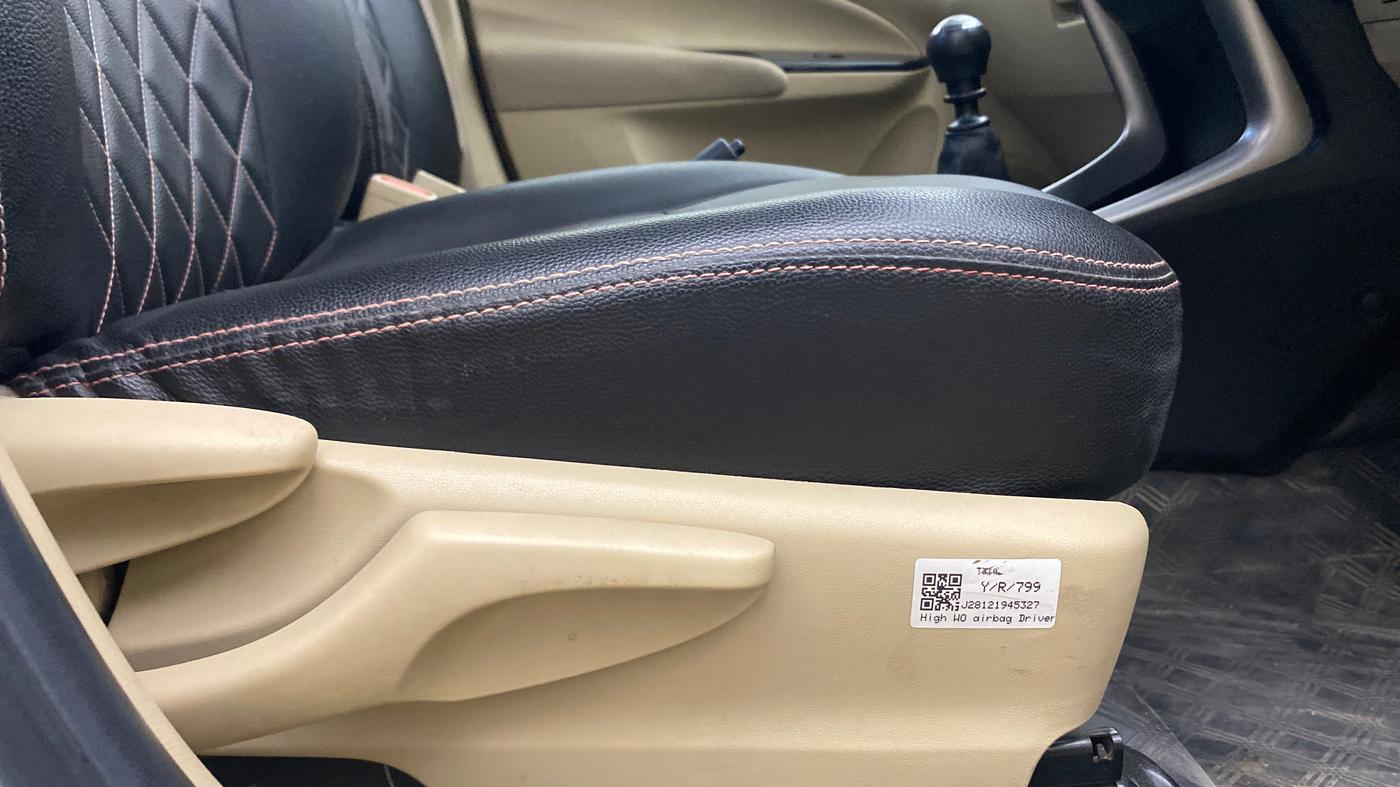2020 Toyota YARIS G MT, Petrol, Manual, 85,496 km, Driver Side Adjustment Panel