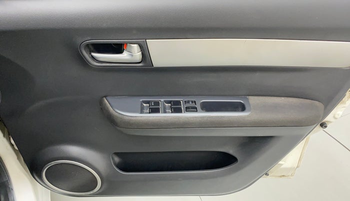 2010 Maruti Swift VXI D, Petrol, Manual, 49,115 km, Driver Side Door Panels Control