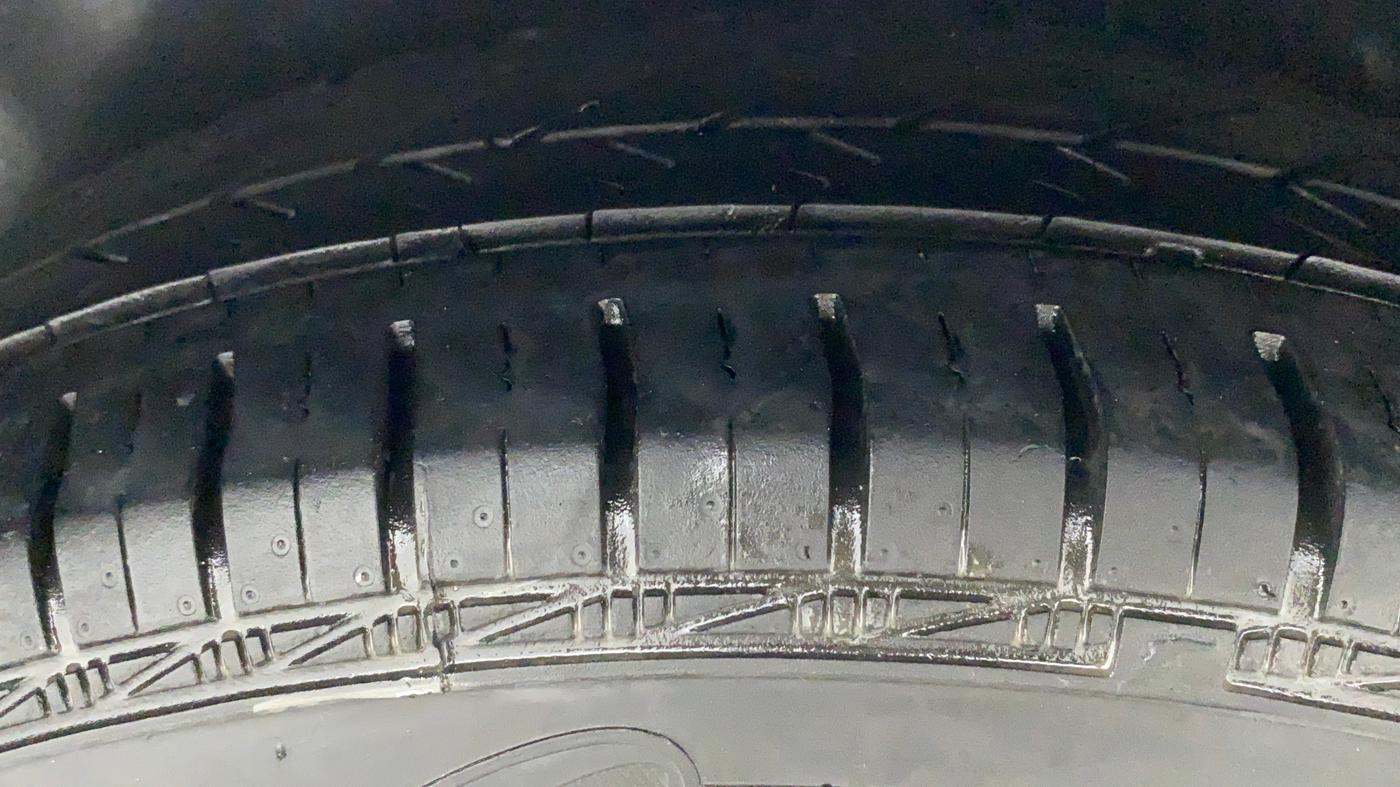 2010 Maruti Swift VXI D, Petrol, Manual, 49,115 km, Left Rear Tyre Tread