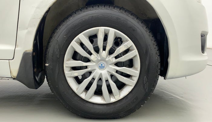 2010 Maruti Swift VXI D, Petrol, Manual, 49,115 km, Right Front Wheel