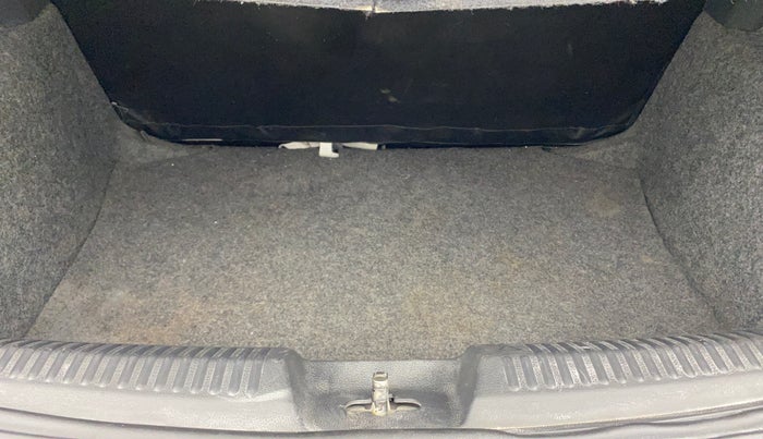 2015 Volkswagen Polo HIGHLINE1.2L, Petrol, Manual, 1,05,657 km, Boot Inside