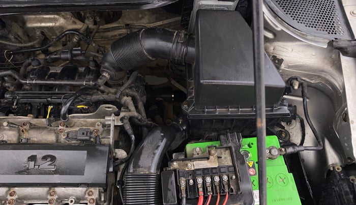 2015 Volkswagen Polo HIGHLINE1.2L, Petrol, Manual, 1,05,657 km, Engine View - Left