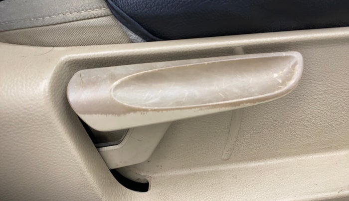 2015 Volkswagen Polo HIGHLINE1.2L, Petrol, Manual, 1,05,657 km, Driver Side Adjustment Panel