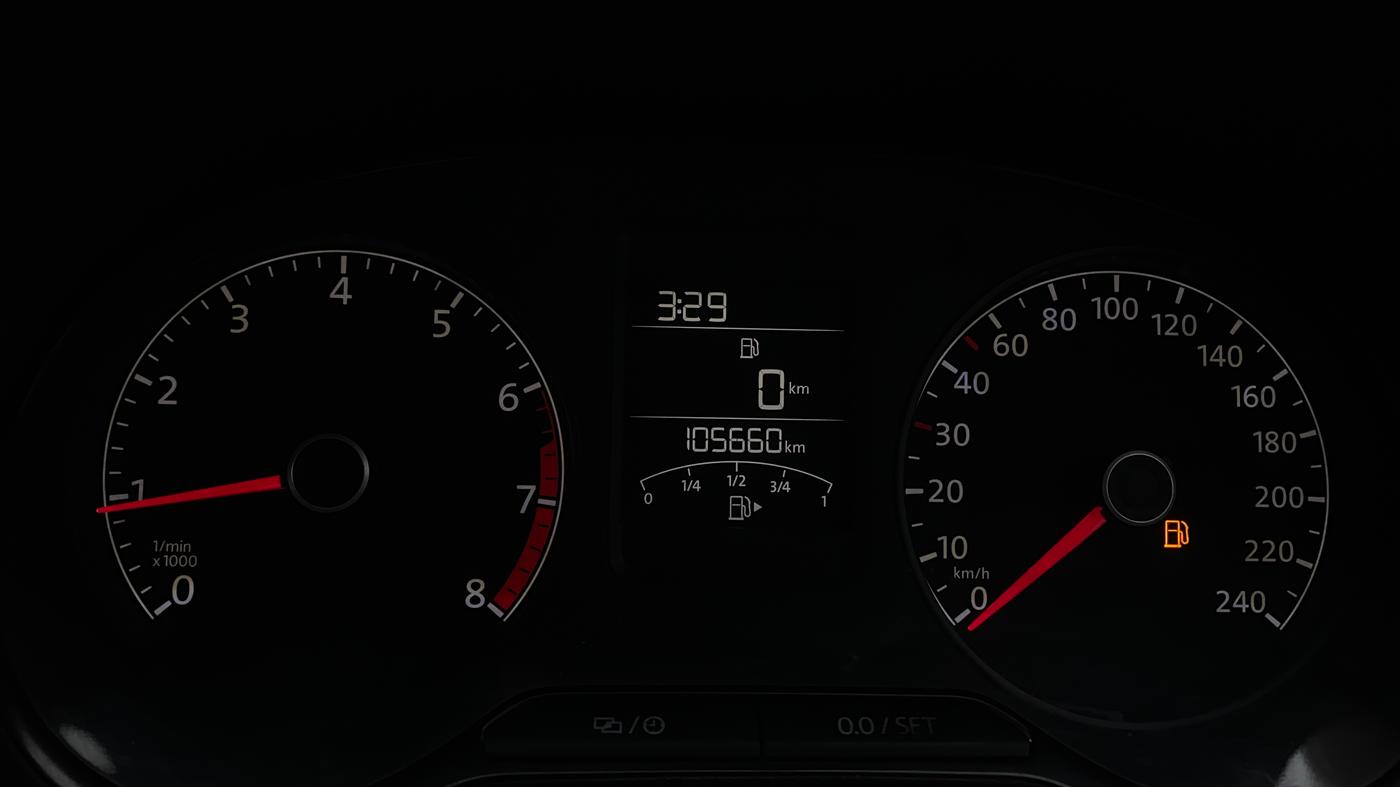 2015 Volkswagen Polo HIGHLINE1.2L, Petrol, Manual, 1,05,664 km, Odometer Image