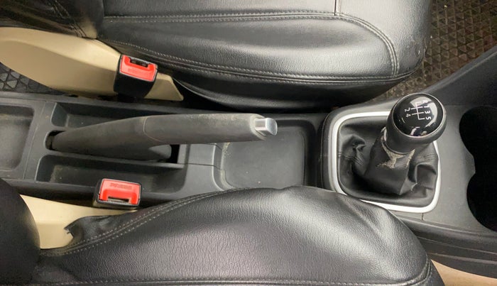 2015 Volkswagen Polo HIGHLINE1.2L, Petrol, Manual, 1,05,657 km, Gear Lever