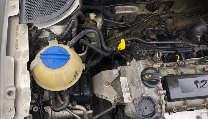 2015 Volkswagen Polo HIGHLINE1.2L, Petrol, Manual, 1,05,657 km, Engine View - Right