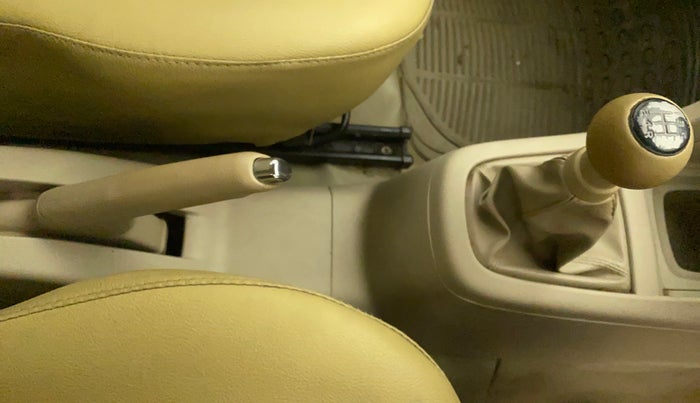 2013 Maruti Ertiga VXI, Petrol, Manual, 49,057 km, Gear Lever