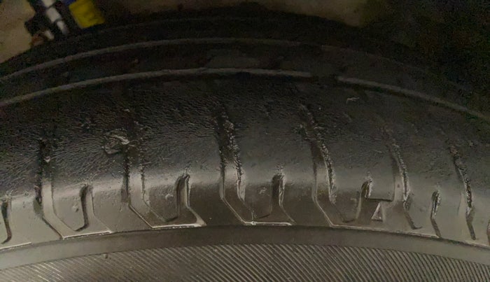 2013 Maruti Ertiga VXI, Petrol, Manual, 49,057 km, Left Front Tyre Tread