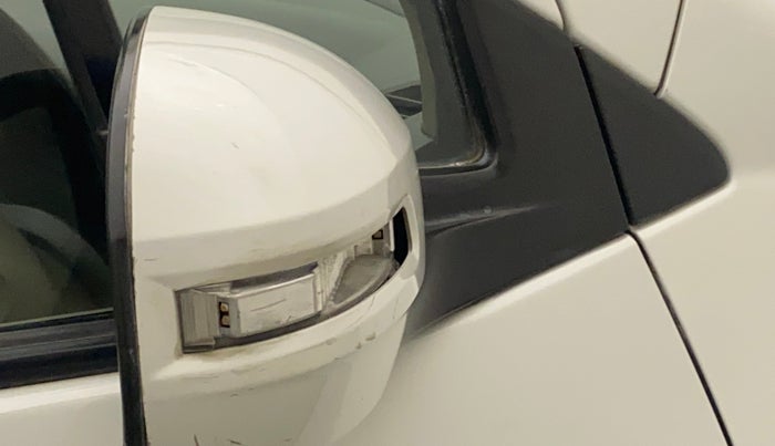 2013 Maruti Ertiga VXI, Petrol, Manual, 49,057 km, Right rear-view mirror - Indicator light has minor damage