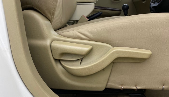 2015 Honda Mobilio 1.5L I-VTEC S, Petrol, Manual, 47,274 km, Driver Side Adjustment Panel