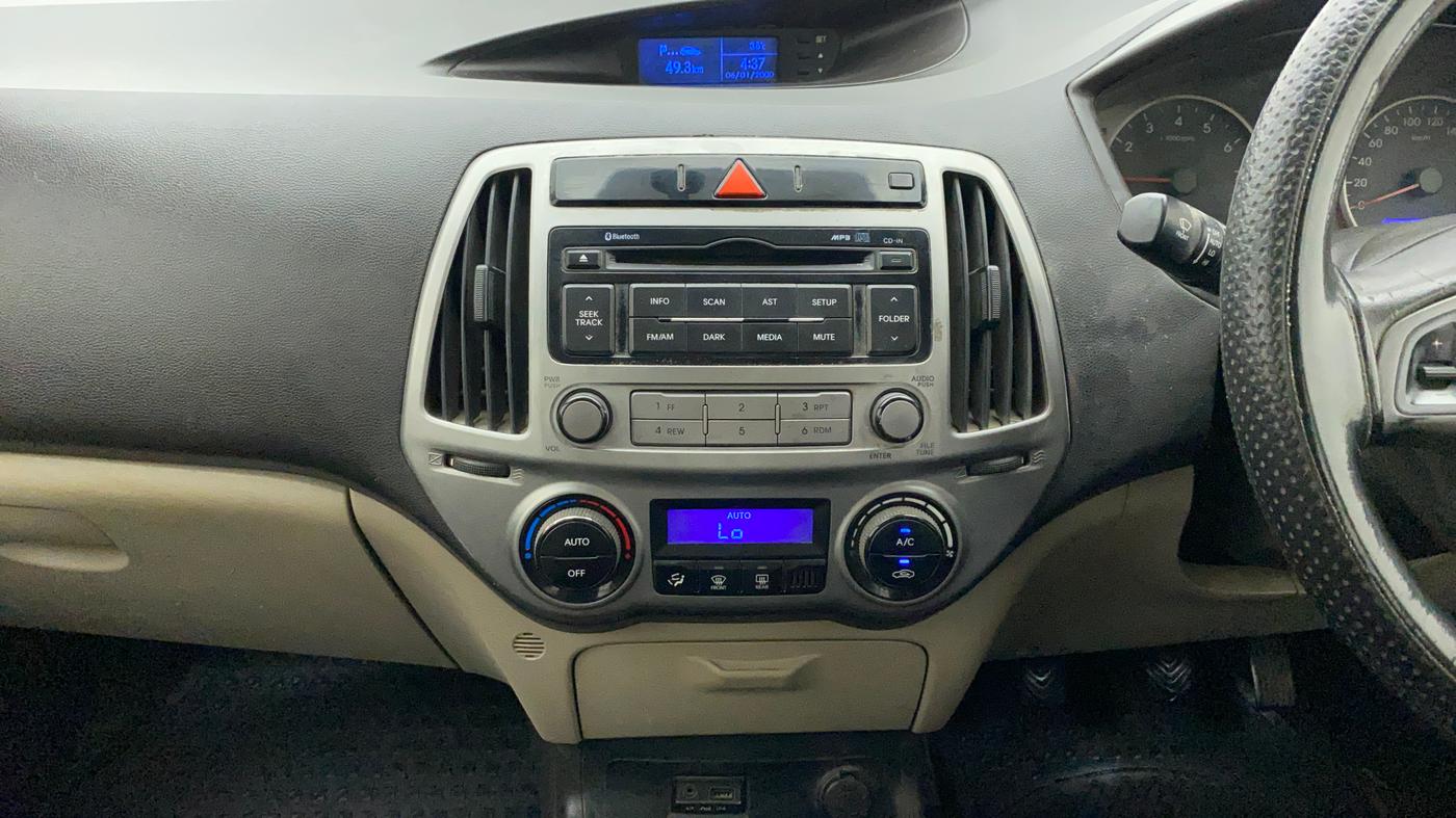 2014 Hyundai i20 SPORTZ 1.2, CNG, Manual, 84,147 km, Air Conditioner