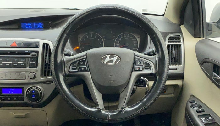 2014 Hyundai i20 SPORTZ 1.2, CNG, Manual, 84,147 km, Steering Wheel Close Up