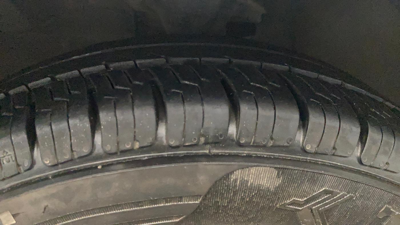 2015 Hyundai i10 MAGNA 1.1, Petrol, Manual, 36,590 km, Left Front Tyre Tread