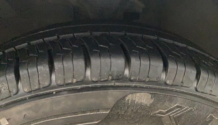 2015 Hyundai i10 MAGNA 1.1, Petrol, Manual, 36,590 km, Left Front Tyre Tread