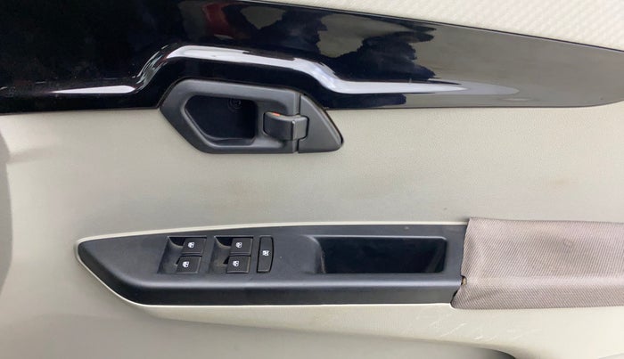 2016 Mahindra Kuv100 K8 6 STR, Petrol, Manual, 38,570 km, Driver Side Door Panels Control