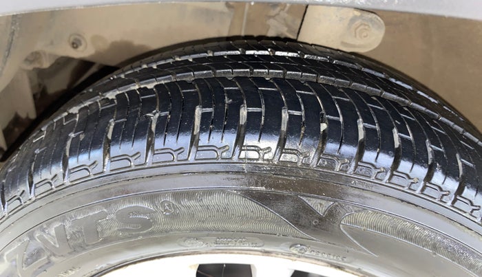 2016 Mahindra Kuv100 K8 6 STR, Petrol, Manual, 38,570 km, Left Front Tyre Tread