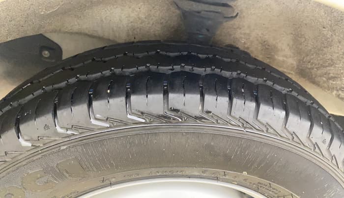2023 Maruti Eeco 7 STR STD 1.2, Petrol, Manual, 12,138 km, Right Front Tyre Tread