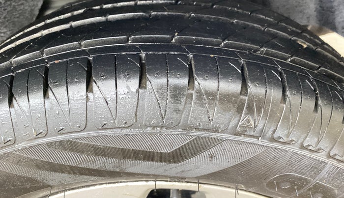 2017 Ford Figo Aspire TITANIUM 1.2 PETROL, Petrol, Manual, 98,248 km, Left Rear Tyre Tread