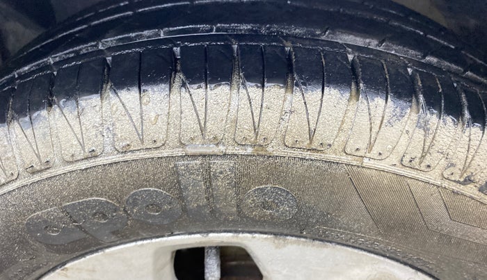 2017 Ford Figo Aspire TITANIUM 1.2 PETROL, Petrol, Manual, 98,248 km, Left Front Tyre Tread