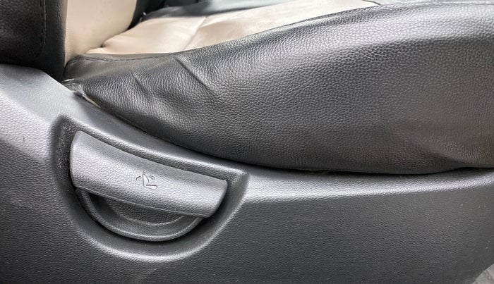2017 Hyundai Grand i10 SPORTZ (O) 1.2 KAPPA VTVT, Petrol, Manual, 67,154 km, Driver Side Adjustment Panel