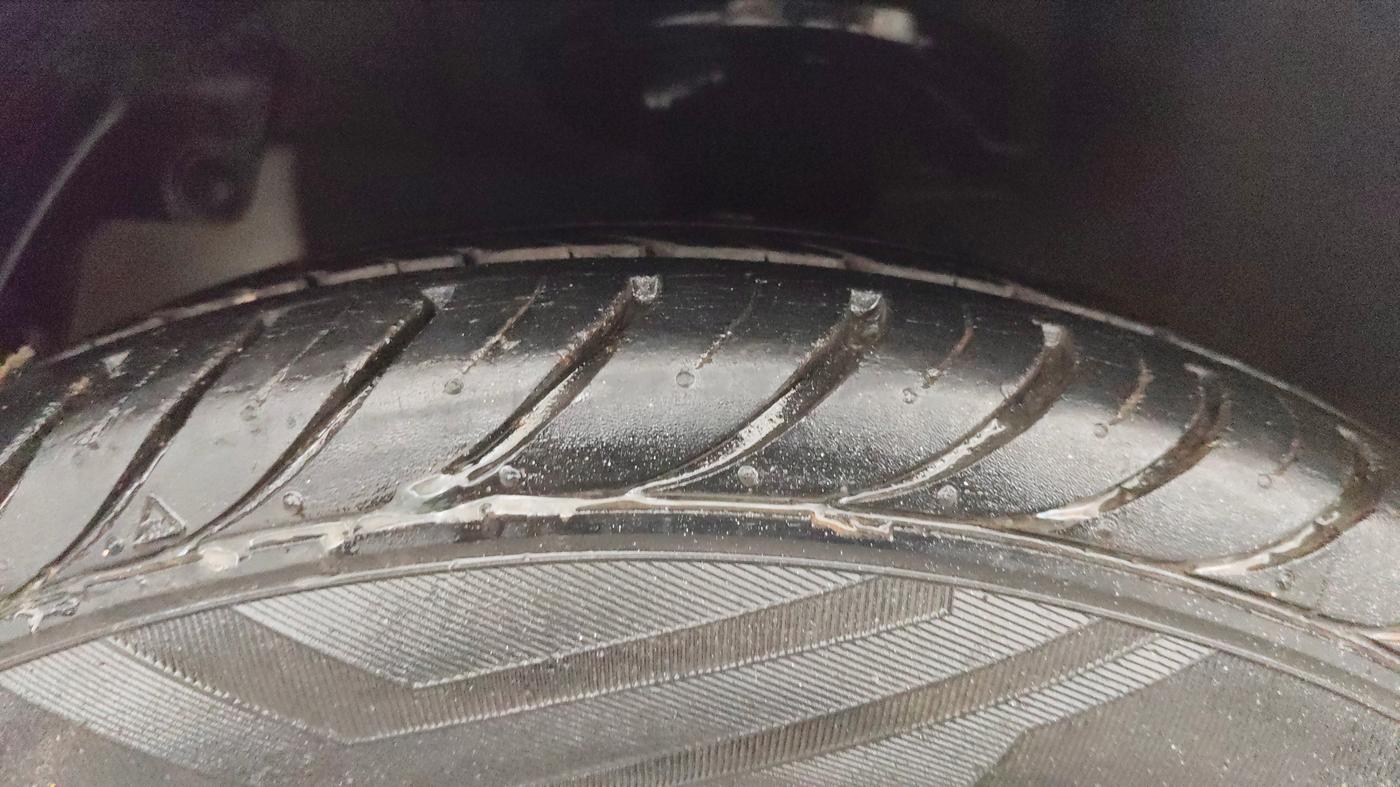 2017 Hyundai Eon ERA +, Petrol, Manual, 27,178 km, Left Front Tyre Tread