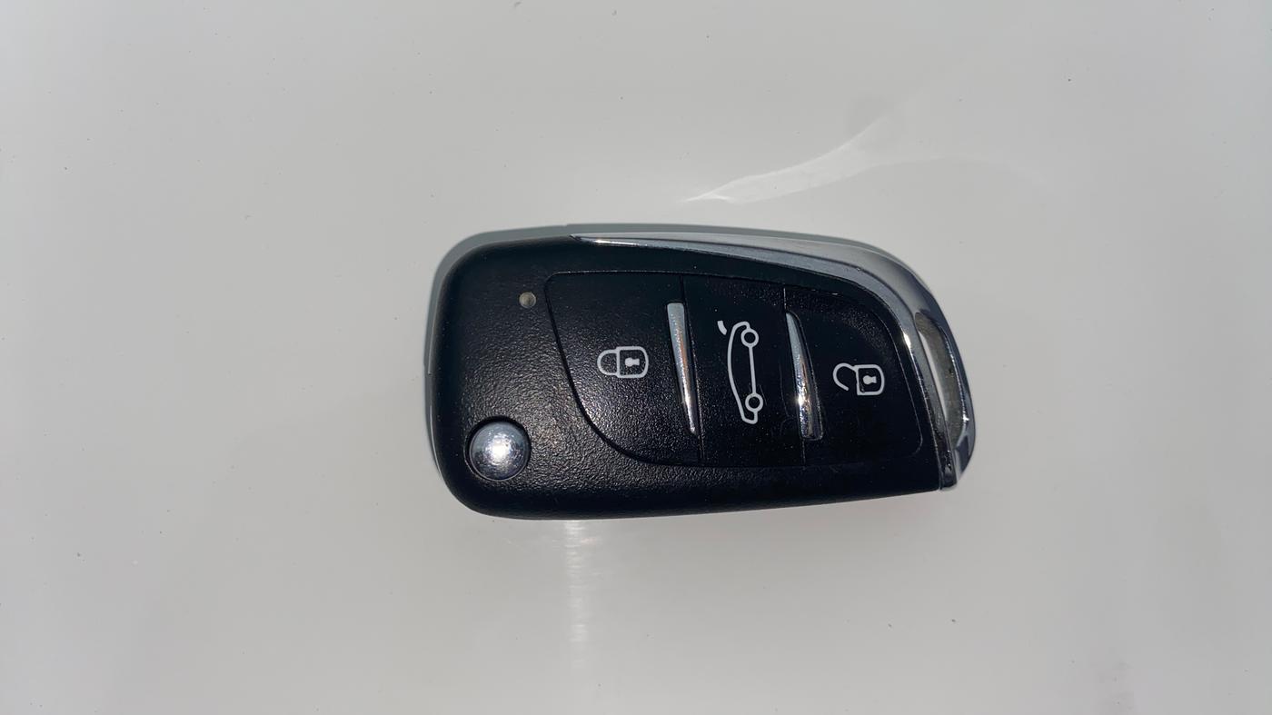 2014 Hyundai Verna FLUIDIC 1.6 VTVT EX, Petrol, Manual, 1,05,898 km, Key Close Up