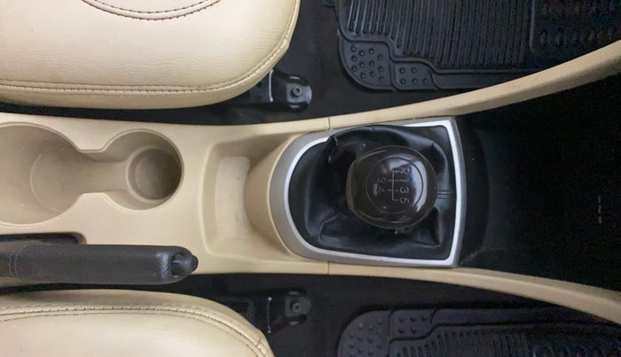 2014 Hyundai Verna FLUIDIC 1.6 VTVT EX, Petrol, Manual, 1,05,898 km, Gear Lever