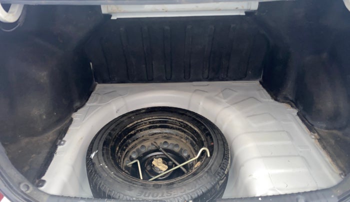 2014 Hyundai Verna FLUIDIC 1.6 VTVT EX, Petrol, Manual, 1,05,898 km, Boot Inside