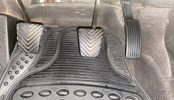 2014 Hyundai Verna FLUIDIC 1.6 VTVT EX, Petrol, Manual, 1,05,898 km, Pedals