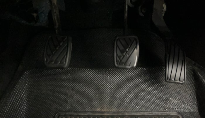 2016 Maruti Swift LXI (O), Petrol, Manual, 62,241 km, Pedals