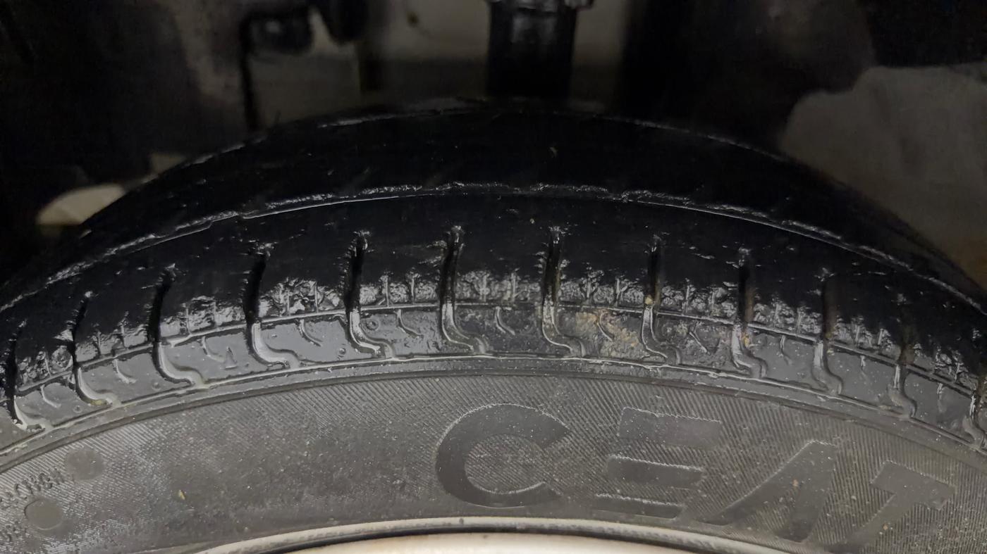 2017 Renault Kwid RXL, Petrol, Manual, 43,512 km, Left Front Tyre Tread