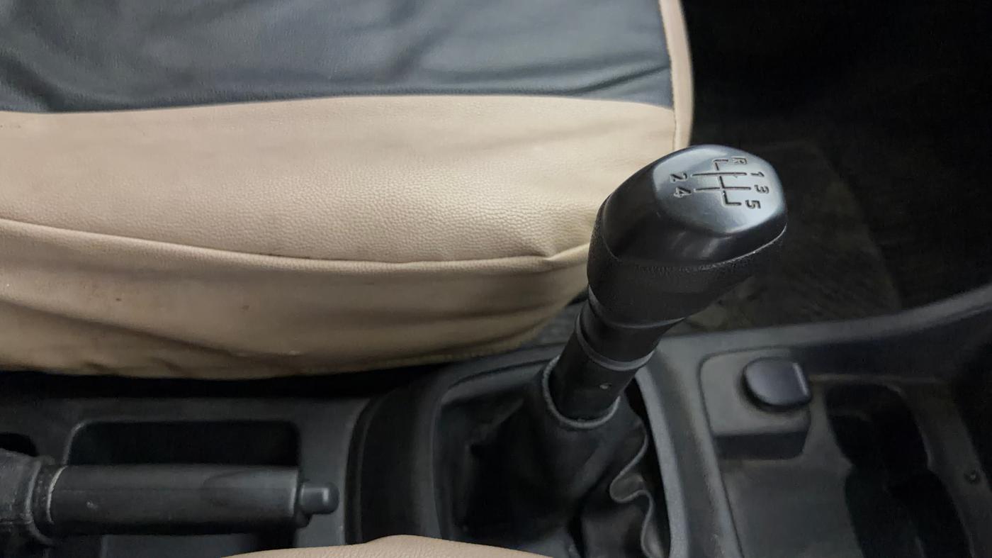 2017 Renault Kwid RXL, Petrol, Manual, 43,512 km, Gear Lever