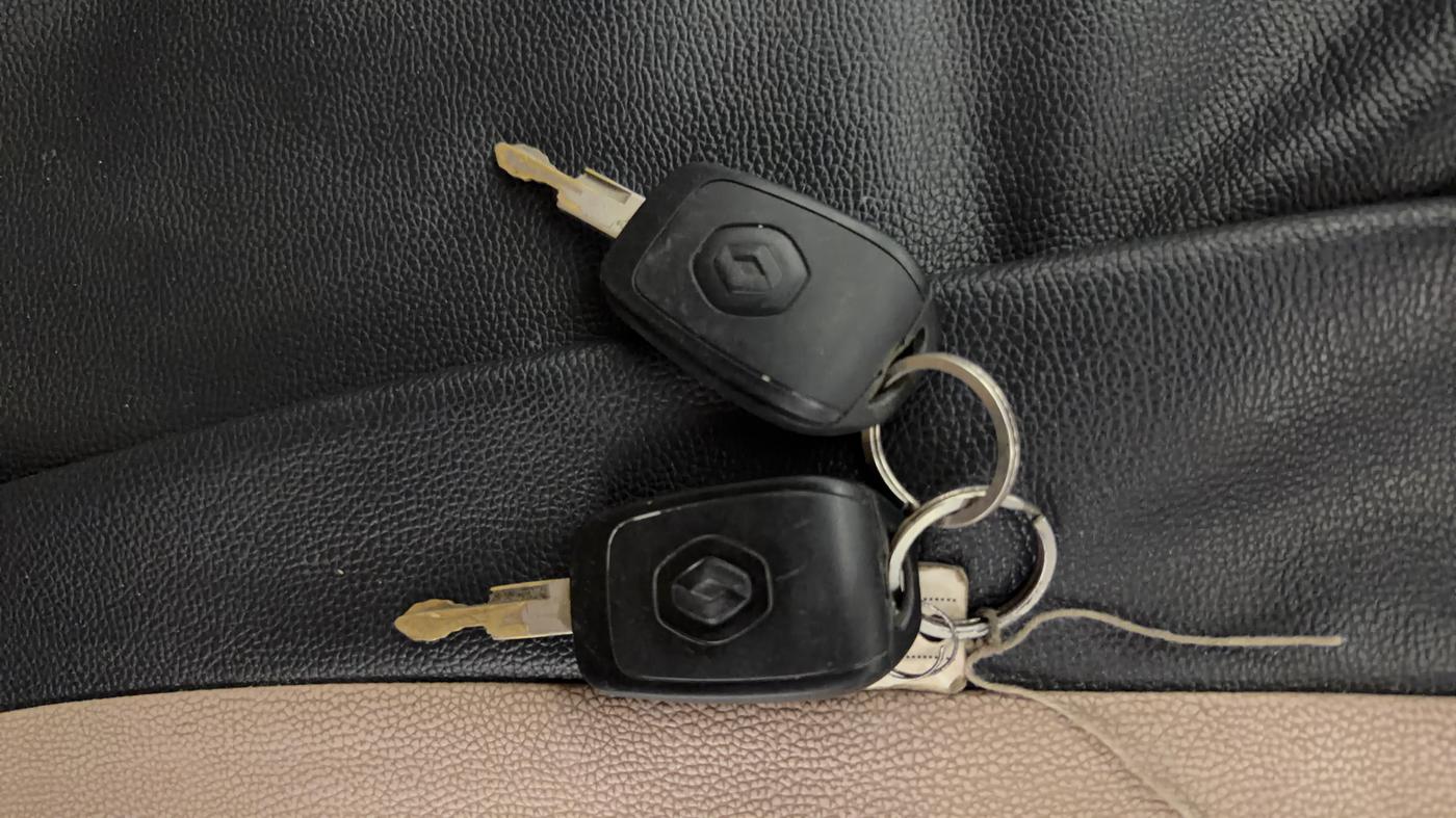2017 Renault Kwid RXL, Petrol, Manual, 43,512 km, Key Close Up