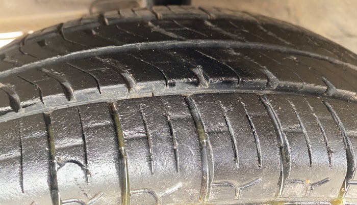 2014 Hyundai Eon ERA +, Petrol, Manual, 53,486 km, Left Front Tyre Tread