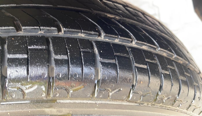 2014 Hyundai Eon ERA +, Petrol, Manual, 53,486 km, Left Rear Tyre Tread