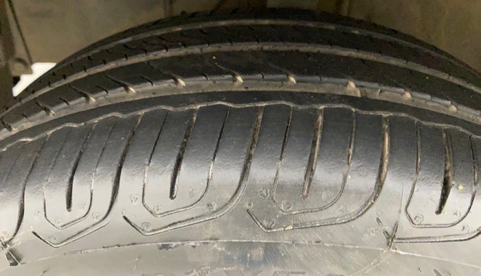 2012 Toyota Etios Liva GD, Diesel, Manual, 1,02,426 km, Left Front Tyre Tread