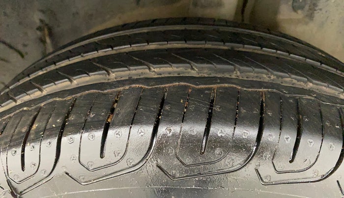 2012 Toyota Etios Liva GD, Diesel, Manual, 1,02,426 km, Left Rear Tyre Tread