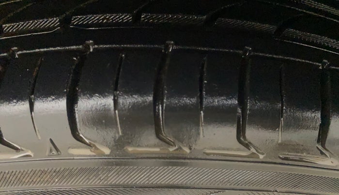 2016 Honda City 1.5L I-VTEC V MT, Petrol, Manual, 1,04,442 km, Right Front Tyre Tread